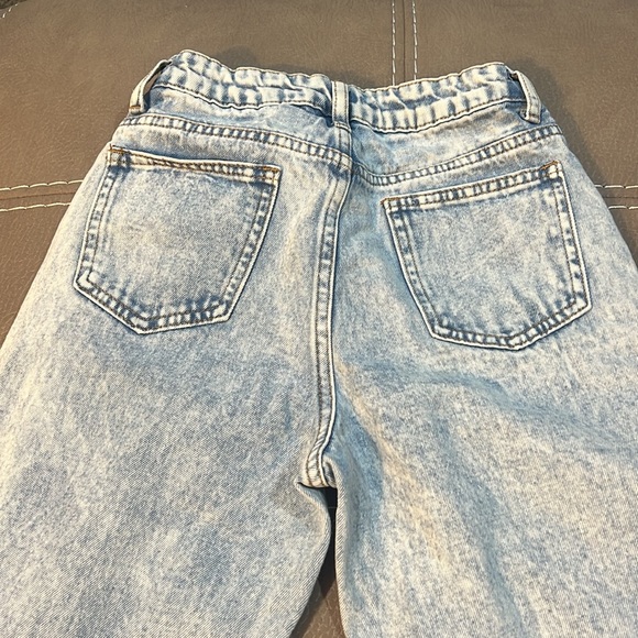 Girls jeans size 10-11Y with adjustable waist. Good condition. - Picture 2 of 4